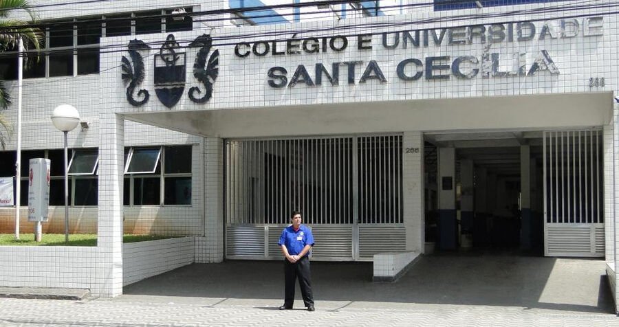 Colaborador em central de monitoramento